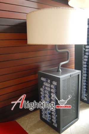 崔華峰當(dāng)代·東方·印象之算盤(pán)燈(圖)