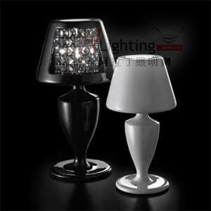 水晶顆粒點綴黑白色柔和臺燈(圖)