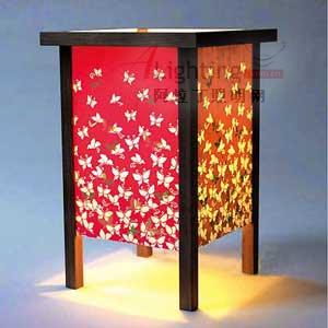 英國刺繡臺燈 無限田園風(fēng)情(圖)