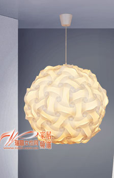 女性燈飾　色誘視覺(jué)（圖）